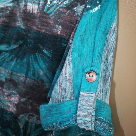 Vanity Teal Striped Floral Burnout Short Roll Cuff Sleeve Top Sz M - Picture 7 of 8